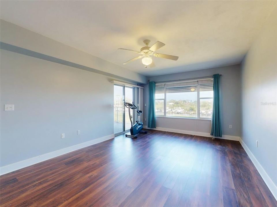 合同活跃: $414,000 (2 贝兹, 2 浴室, 1681 平方英尺)