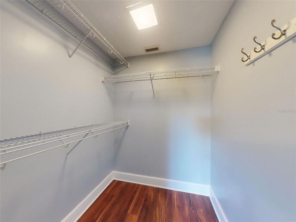 合同活跃: $414,000 (2 贝兹, 2 浴室, 1681 平方英尺)