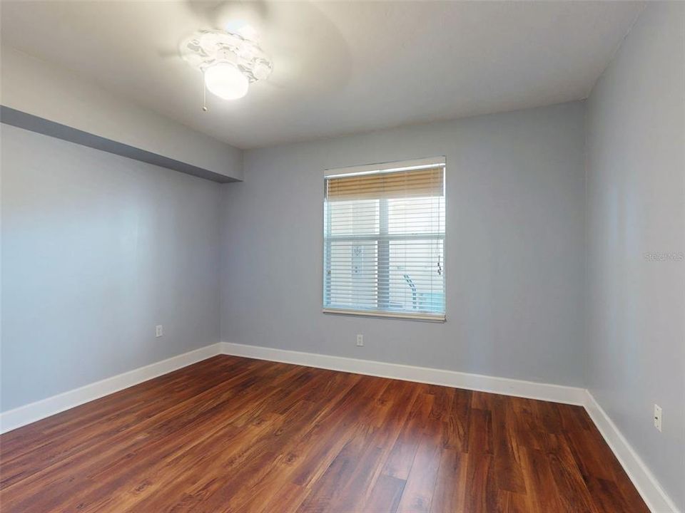 合同活跃: $414,000 (2 贝兹, 2 浴室, 1681 平方英尺)