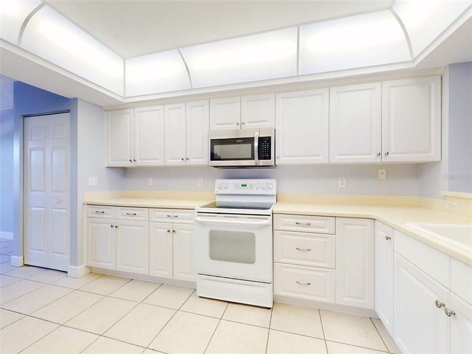 合同活跃: $414,000 (2 贝兹, 2 浴室, 1681 平方英尺)