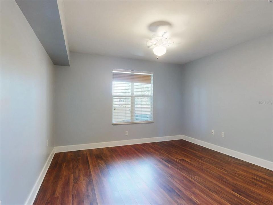 合同活跃: $414,000 (2 贝兹, 2 浴室, 1681 平方英尺)