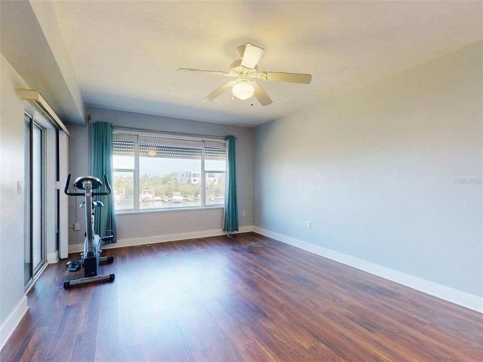 合同活跃: $414,000 (2 贝兹, 2 浴室, 1681 平方英尺)