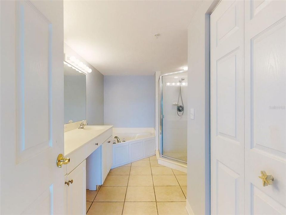 合同活跃: $414,000 (2 贝兹, 2 浴室, 1681 平方英尺)