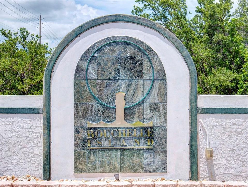 合同活跃: $414,000 (2 贝兹, 2 浴室, 1681 平方英尺)