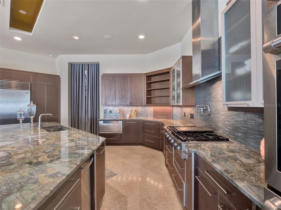 待售: $8,995,000 (6 贝兹, 6 浴室, 9571 平方英尺)