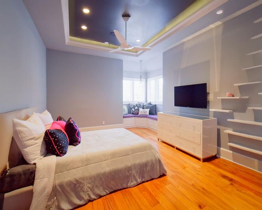 待售: $8,995,000 (6 贝兹, 6 浴室, 9571 平方英尺)