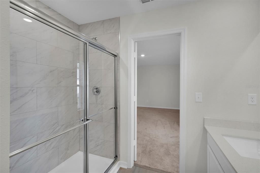 На продажу: $364,900 (5 спален, 3 ванн, 1984 Квадратных фут)