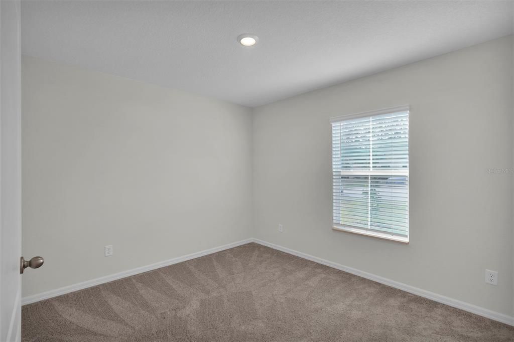 На продажу: $364,900 (5 спален, 3 ванн, 1984 Квадратных фут)