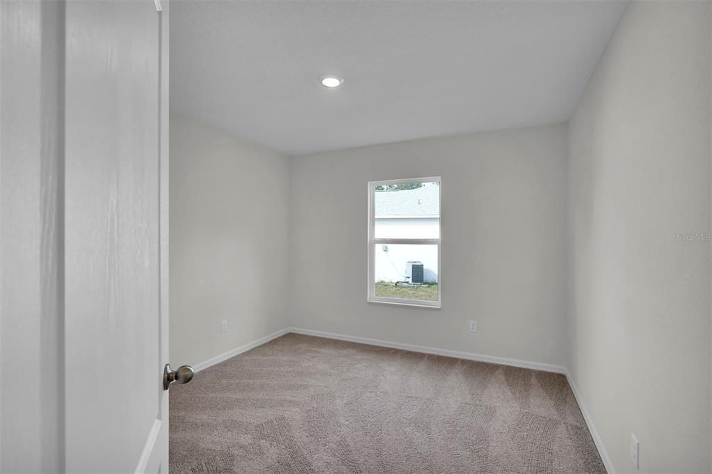 На продажу: $364,900 (5 спален, 3 ванн, 1984 Квадратных фут)