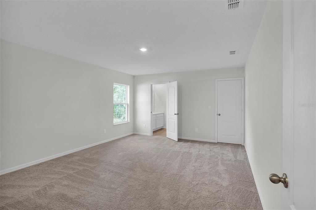 На продажу: $364,900 (5 спален, 3 ванн, 1984 Квадратных фут)