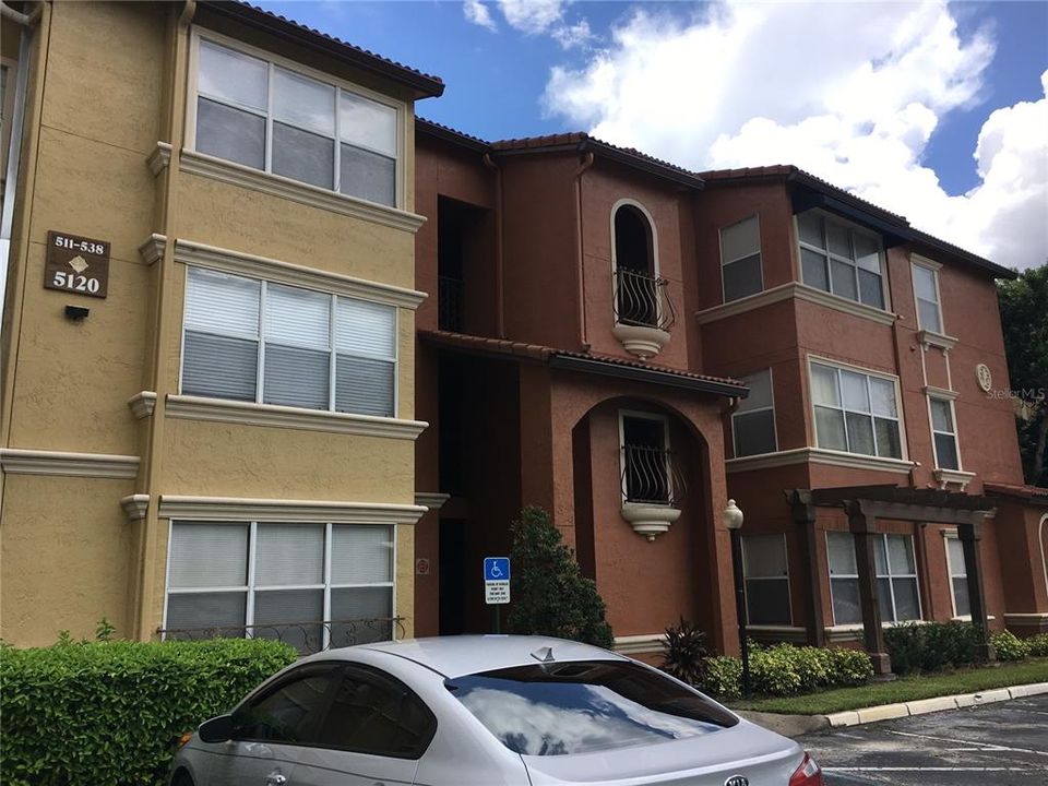Recently Rented: $1,350 (1 beds, 1 baths, 711 Square Feet)