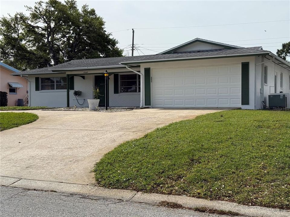 Recently Sold: $415,000 (3 beds, 2 baths, 1376 Square Feet)