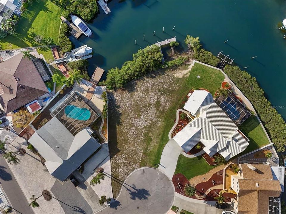 На продажу: $539,900 (0.24 acres)