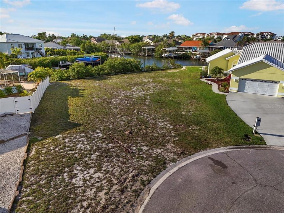 На продажу: $539,900 (0.24 acres)