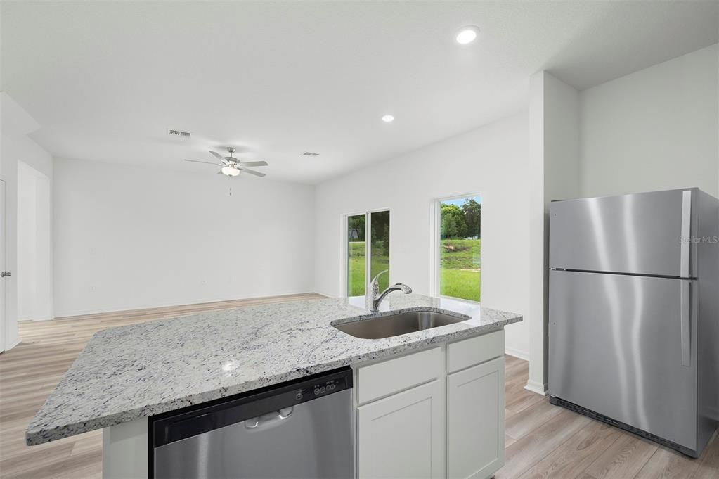 En Venta: $363,900 (4 camas, 2 baños, 1811 Pies cuadrados)