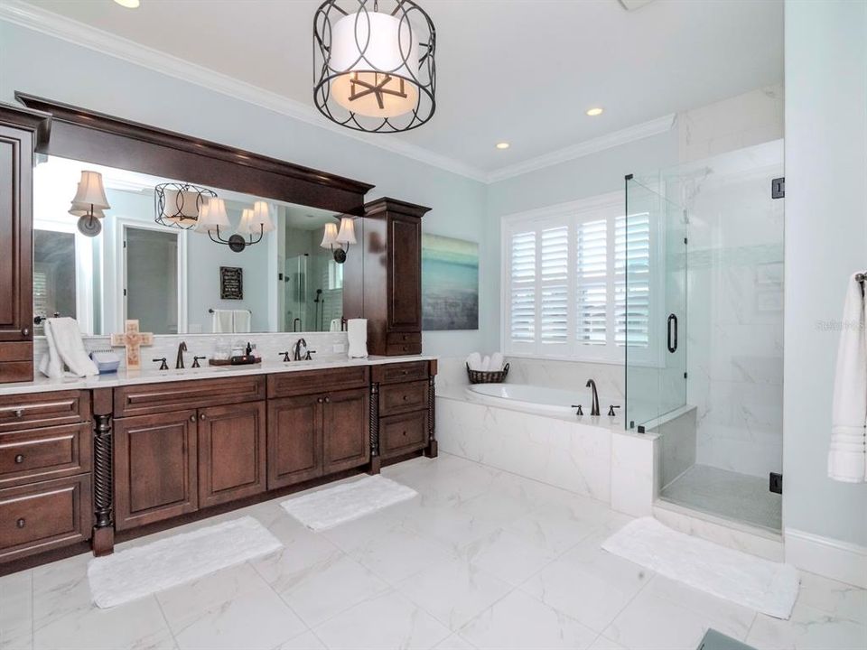 Под контрактом: $3,995,000 (5 спален, 5 ванн, 4718 Квадратных фут)