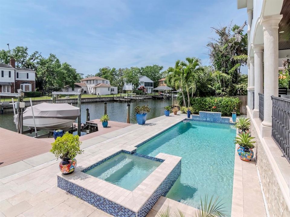 Под контрактом: $3,995,000 (5 спален, 5 ванн, 4718 Квадратных фут)