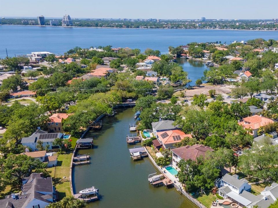 Под контрактом: $3,995,000 (5 спален, 5 ванн, 4718 Квадратных фут)