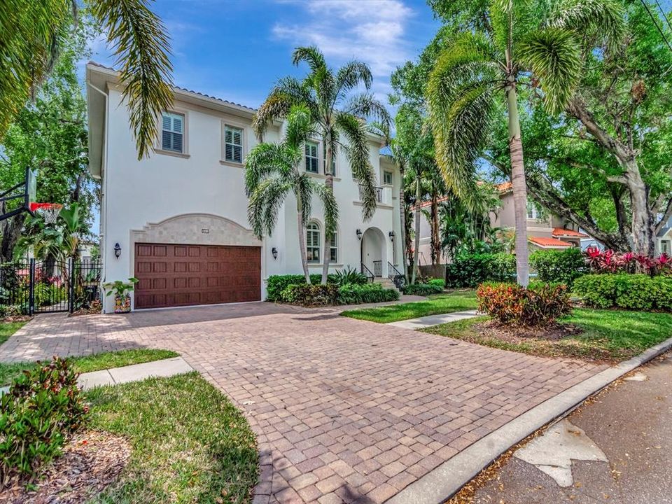 Под контрактом: $3,995,000 (5 спален, 5 ванн, 4718 Квадратных фут)