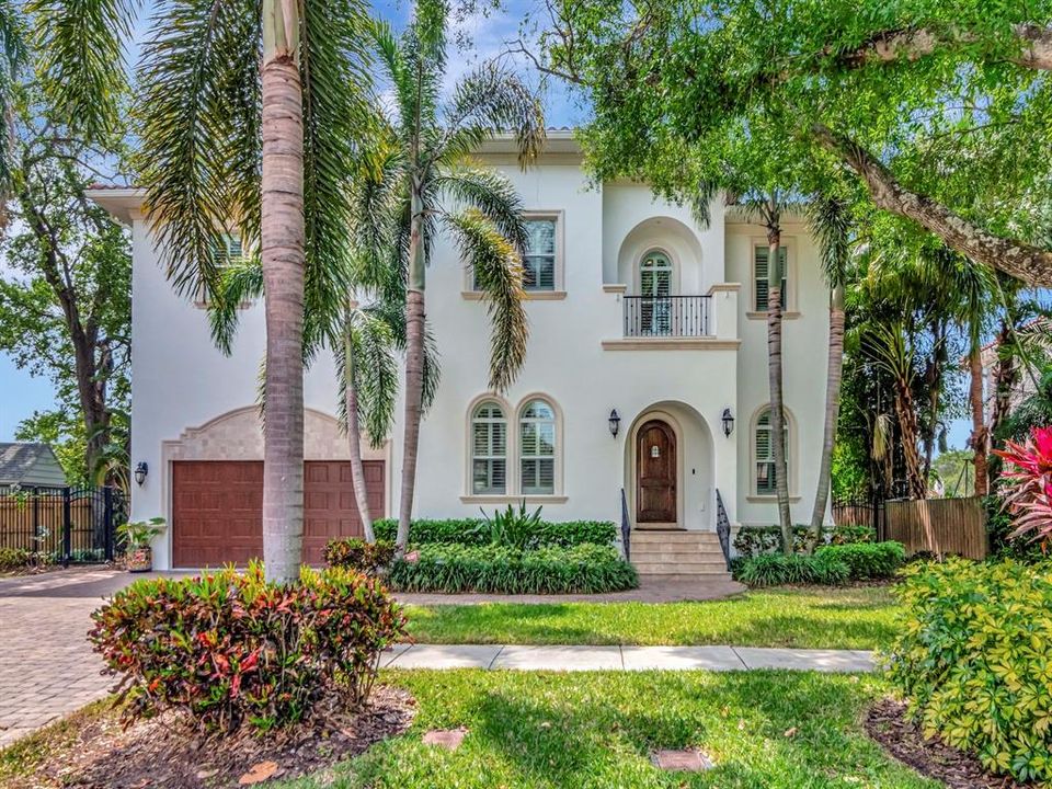 Под контрактом: $3,995,000 (5 спален, 5 ванн, 4718 Квадратных фут)