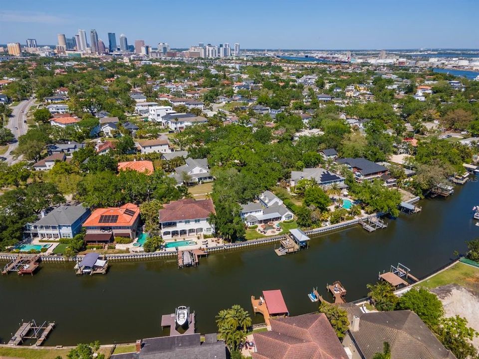 Под контрактом: $3,995,000 (5 спален, 5 ванн, 4718 Квадратных фут)