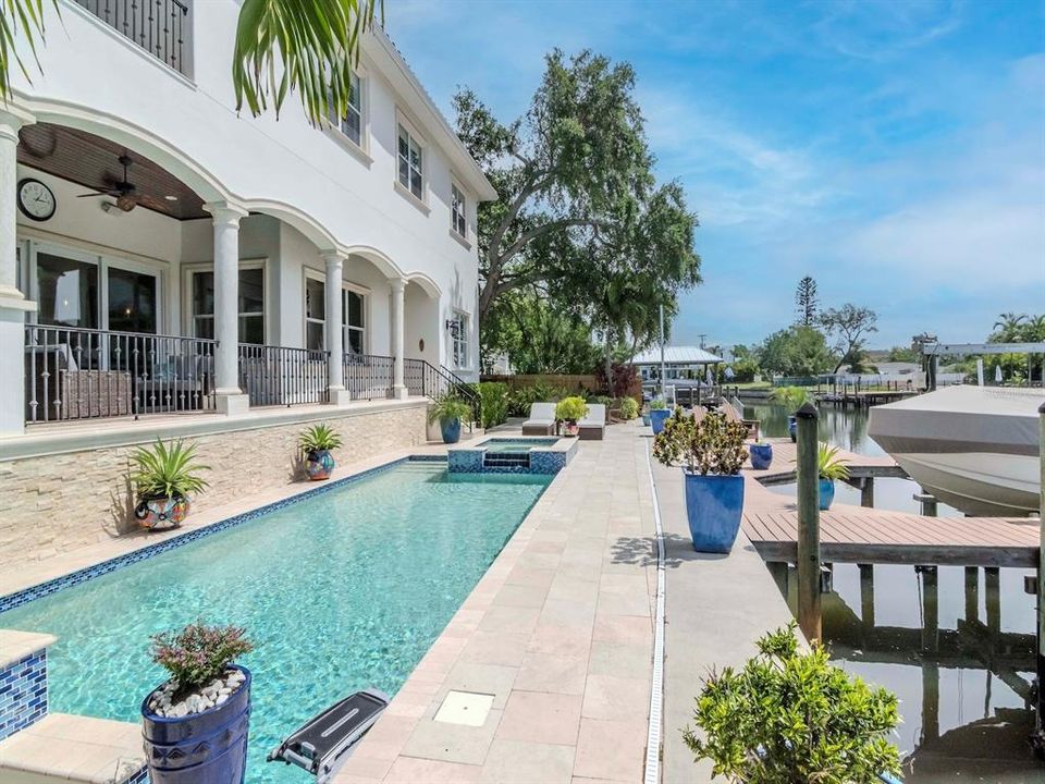 Под контрактом: $3,995,000 (5 спален, 5 ванн, 4718 Квадратных фут)