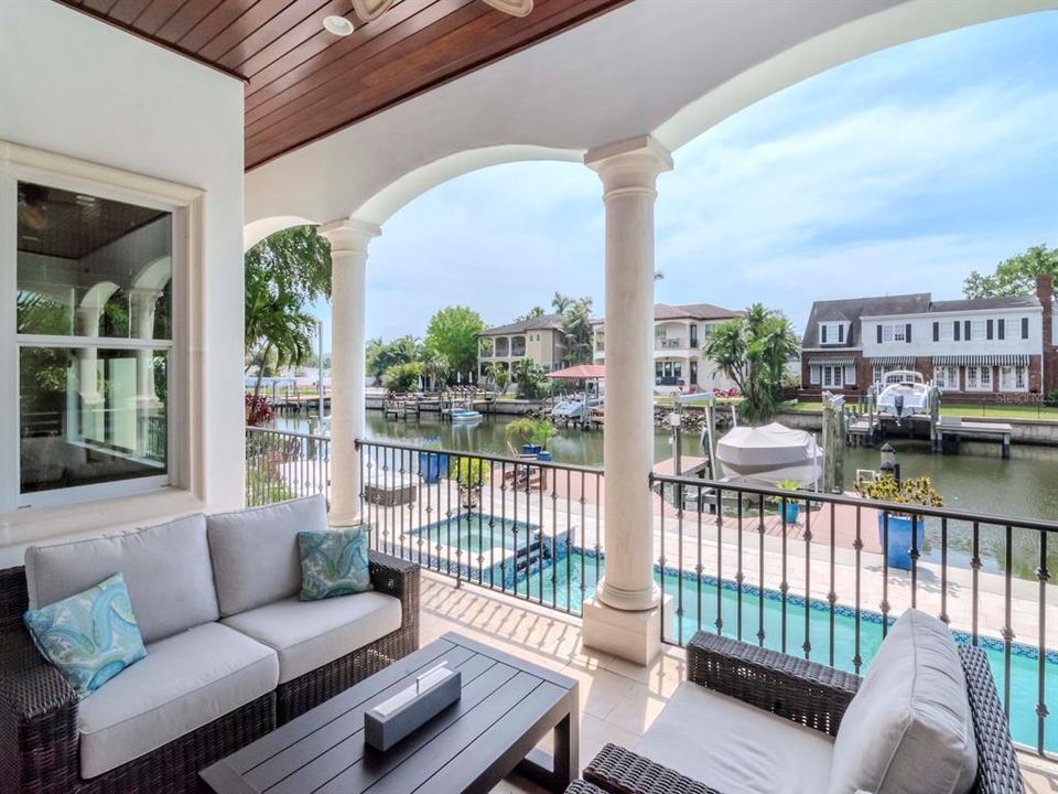 Под контрактом: $3,995,000 (5 спален, 5 ванн, 4718 Квадратных фут)