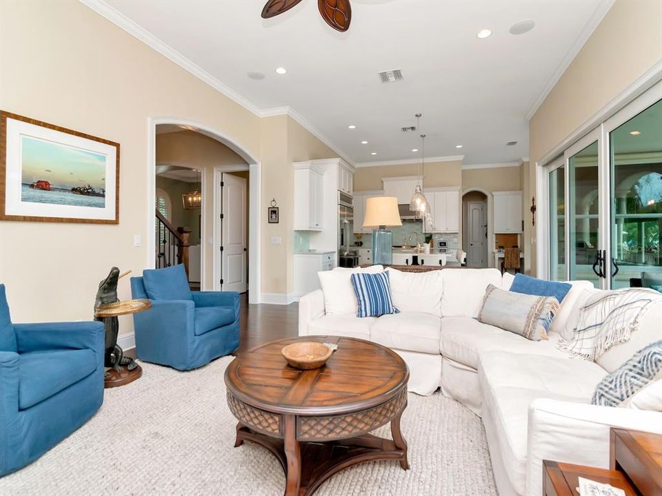 Под контрактом: $3,995,000 (5 спален, 5 ванн, 4718 Квадратных фут)