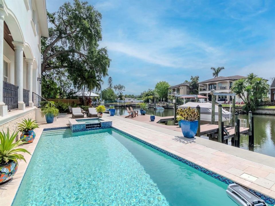 Под контрактом: $3,995,000 (5 спален, 5 ванн, 4718 Квадратных фут)