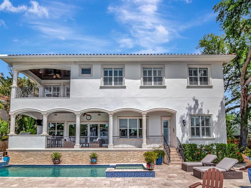 Под контрактом: $3,995,000 (5 спален, 5 ванн, 4718 Квадратных фут)