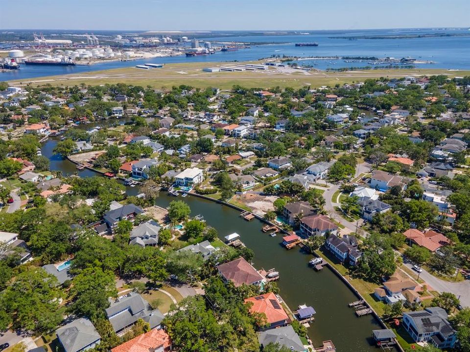 Под контрактом: $3,995,000 (5 спален, 5 ванн, 4718 Квадратных фут)