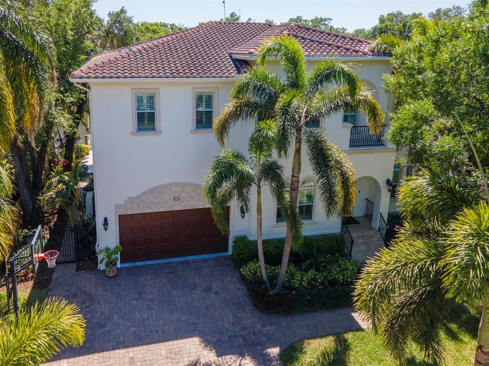 Под контрактом: $3,995,000 (5 спален, 5 ванн, 4718 Квадратных фут)