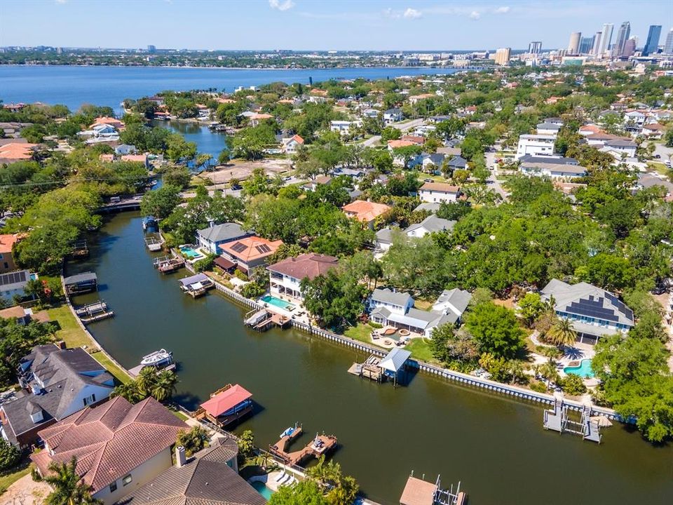 Под контрактом: $3,995,000 (5 спален, 5 ванн, 4718 Квадратных фут)