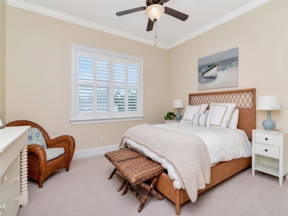 Под контрактом: $3,995,000 (5 спален, 5 ванн, 4718 Квадратных фут)