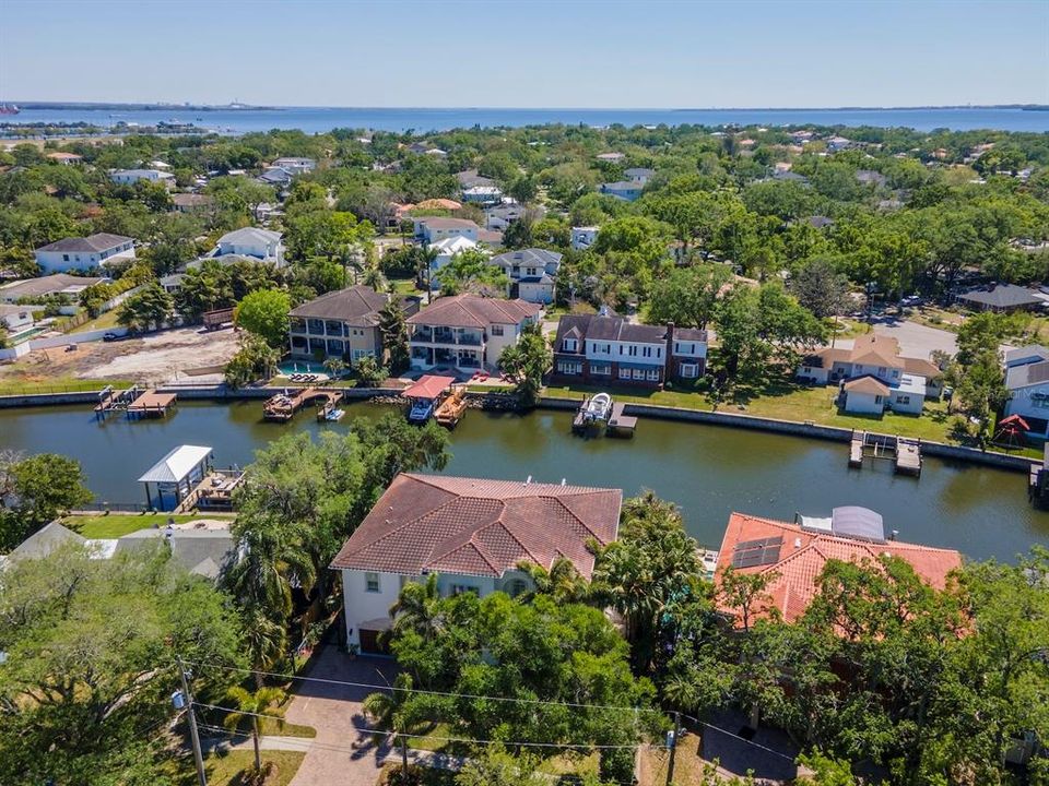 Под контрактом: $3,995,000 (5 спален, 5 ванн, 4718 Квадратных фут)