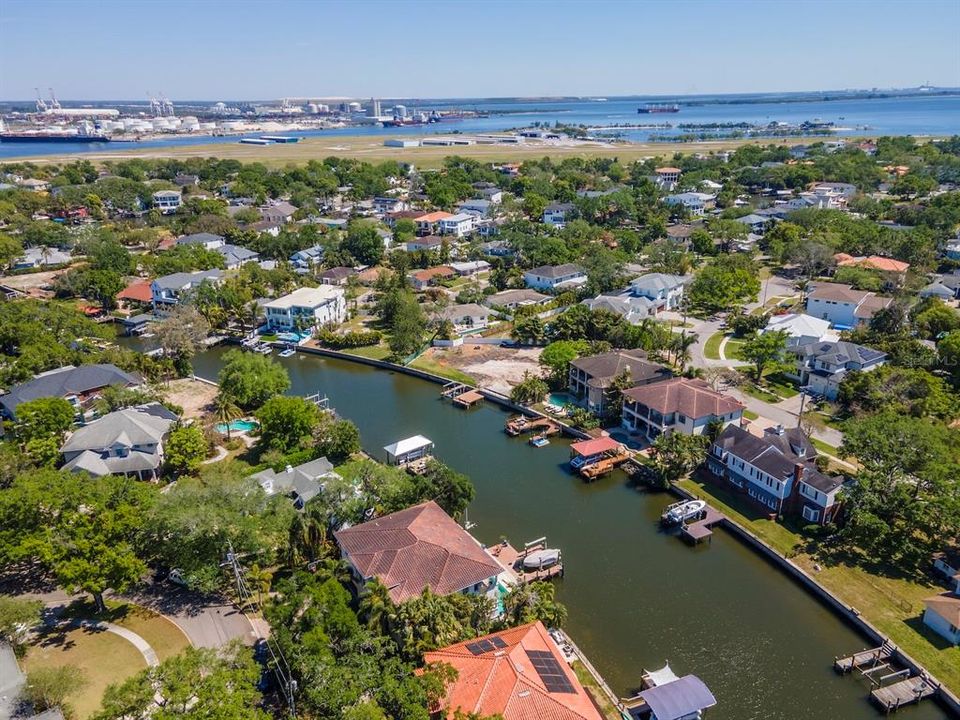 Под контрактом: $3,995,000 (5 спален, 5 ванн, 4718 Квадратных фут)