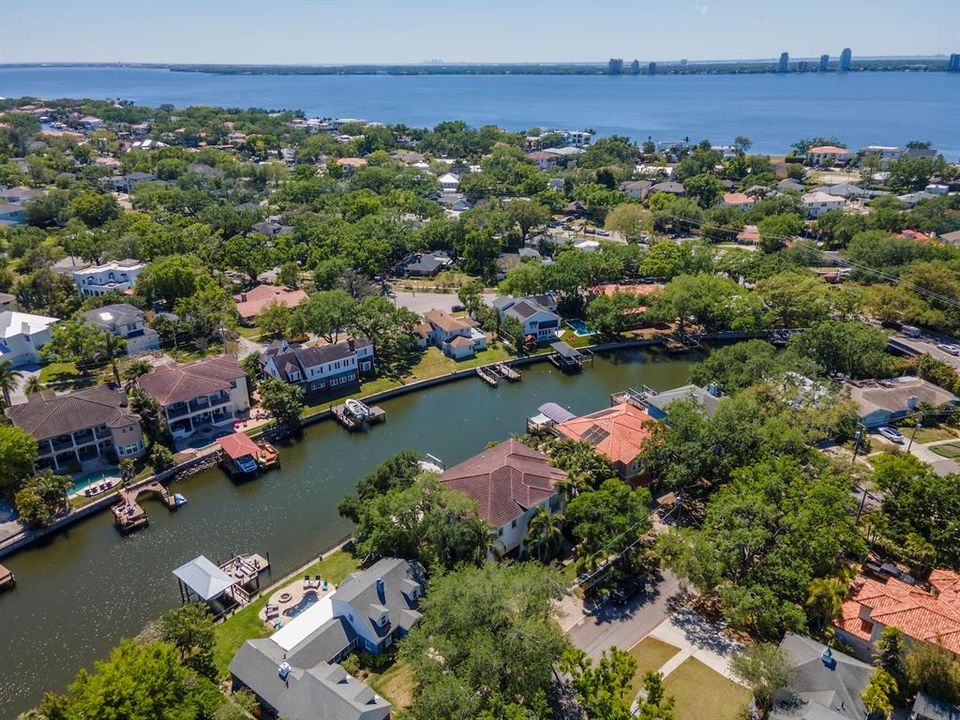 Под контрактом: $3,995,000 (5 спален, 5 ванн, 4718 Квадратных фут)