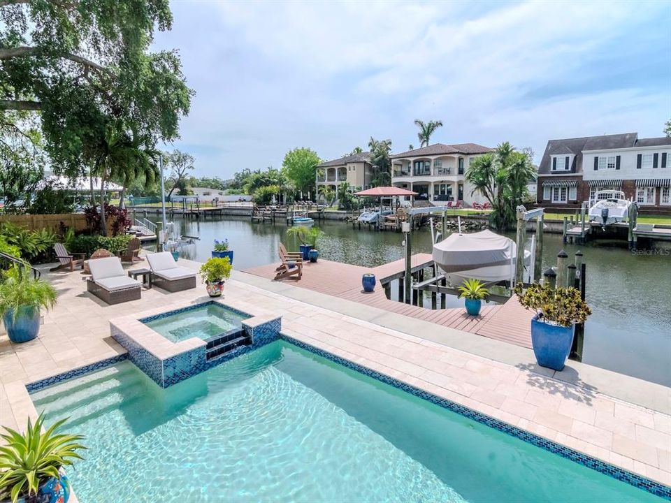 Под контрактом: $3,995,000 (5 спален, 5 ванн, 4718 Квадратных фут)