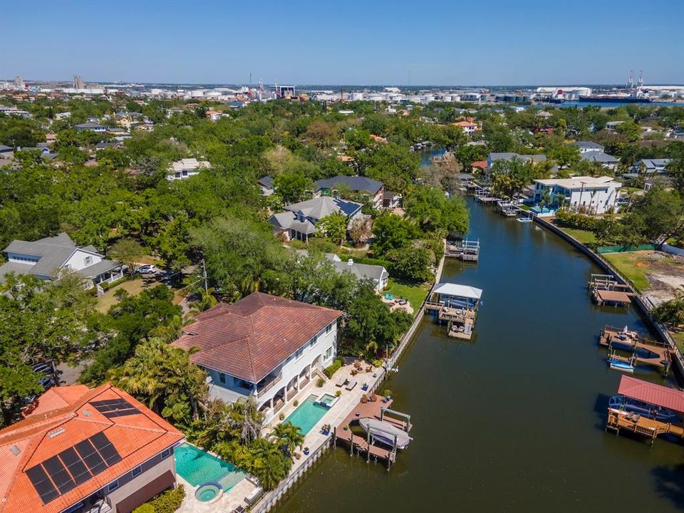 Под контрактом: $3,995,000 (5 спален, 5 ванн, 4718 Квадратных фут)