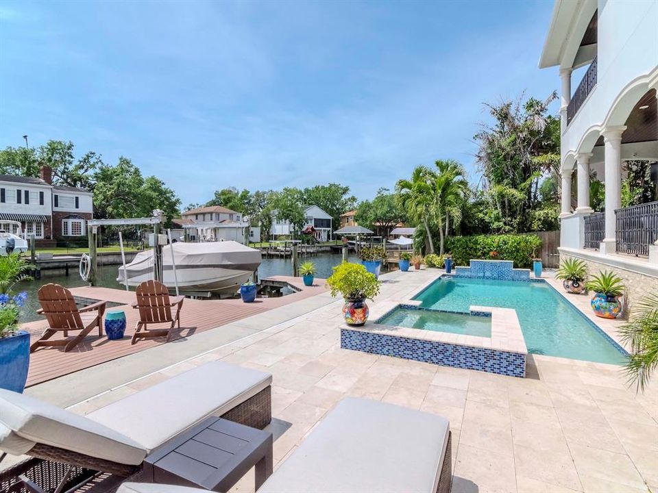 Под контрактом: $3,995,000 (5 спален, 5 ванн, 4718 Квадратных фут)