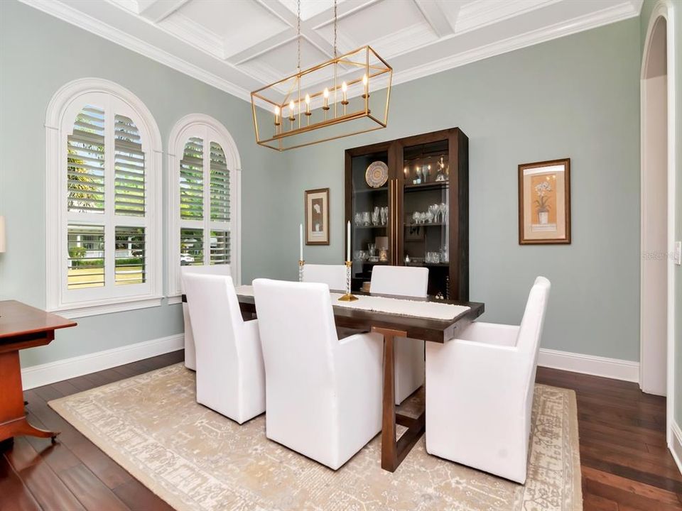 Под контрактом: $3,995,000 (5 спален, 5 ванн, 4718 Квадратных фут)