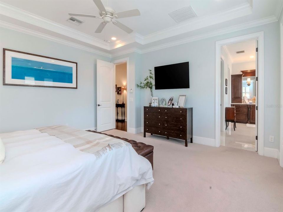 Под контрактом: $3,995,000 (5 спален, 5 ванн, 4718 Квадратных фут)