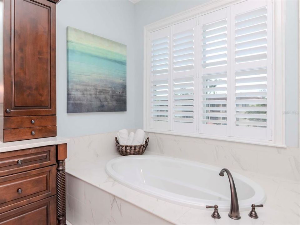 Под контрактом: $3,995,000 (5 спален, 5 ванн, 4718 Квадратных фут)