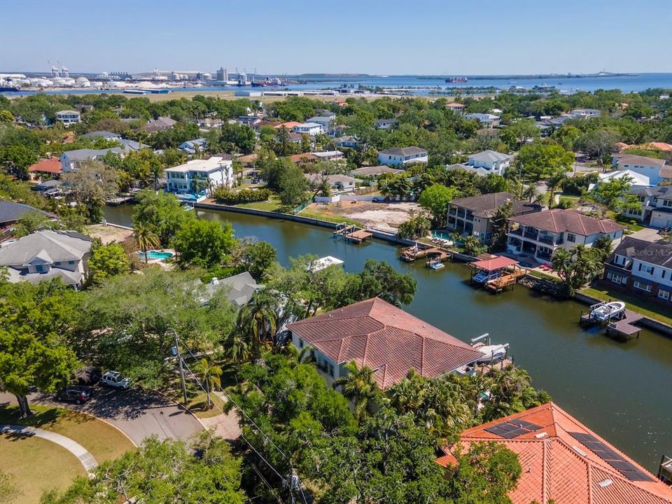 Под контрактом: $3,995,000 (5 спален, 5 ванн, 4718 Квадратных фут)