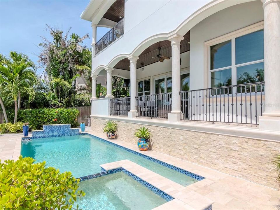 Под контрактом: $3,995,000 (5 спален, 5 ванн, 4718 Квадратных фут)