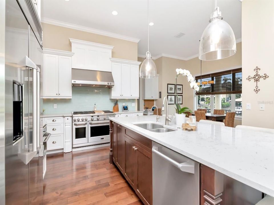 Под контрактом: $3,995,000 (5 спален, 5 ванн, 4718 Квадратных фут)