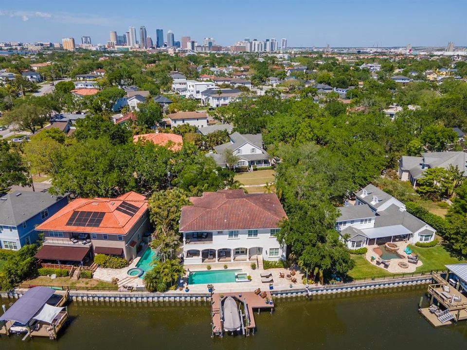 Под контрактом: $3,995,000 (5 спален, 5 ванн, 4718 Квадратных фут)