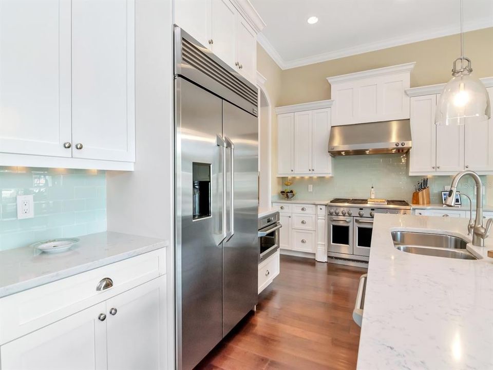 Под контрактом: $3,995,000 (5 спален, 5 ванн, 4718 Квадратных фут)