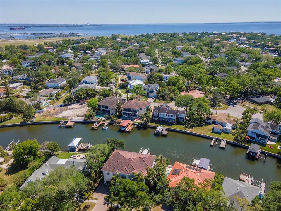 Под контрактом: $3,995,000 (5 спален, 5 ванн, 4718 Квадратных фут)