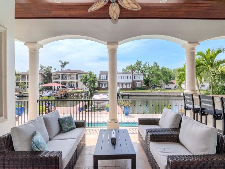 Под контрактом: $3,995,000 (5 спален, 5 ванн, 4718 Квадратных фут)